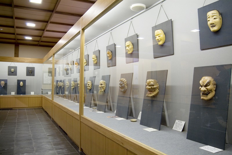 いけだ　施設＿夏＿能面美術館＿内装＿1